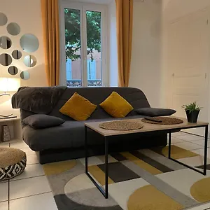 T2 Plein Centre Au 1er Etage Avec Parking Prive Millau